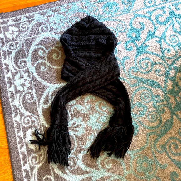 Accessories - 🖤REDUCED PRICE🖤Hooded Scarf